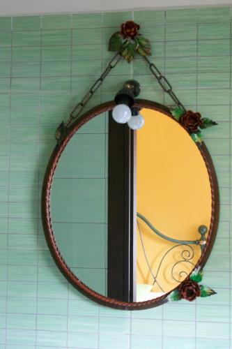 a mirror hanging on a wall on a wall at Masseria Monte Pizzi in Carovilli