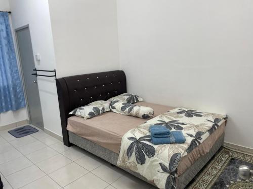 En eller flere senge i et værelse på Amad Homestay