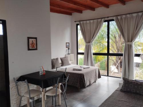 Giường trong phòng chung tại Los Pinares de Belgrano