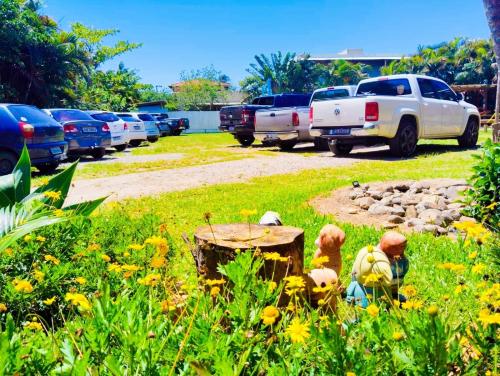 a group of cars parked in a parking lot at Pousada Horizontes do Rosa in Praia do Rosa
