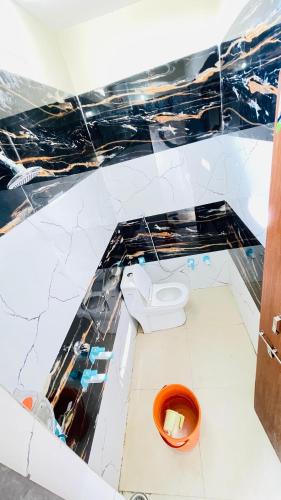 a bathroom with a toilet in a room at Maa Rewa Palace in Sānāwad