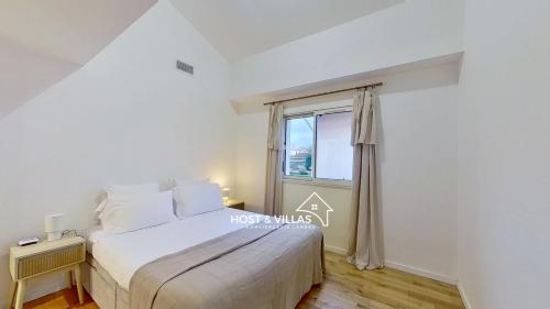 En eller flere senge i et værelse på Host Villas CASA SOLEADA Tosse