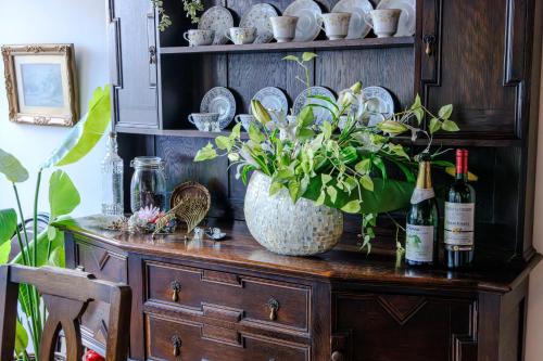 Antiques Nagoya Station East -アンティークス名古屋駅東-