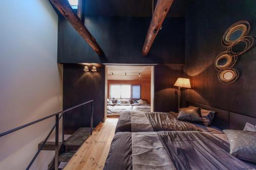 a bedroom with a large bed in a room at Antiques Nagoya Station East -アンティークス名古屋駅東- in Nagoya