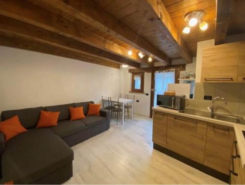 Køkken eller tekøkken på Rainbow Casa vacanze