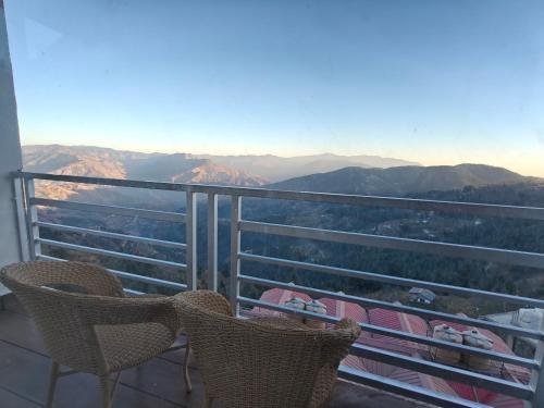 En generel udsigt til bjerge eller udsigt til bjerge taget fra landstedet