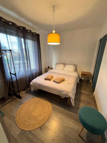 En eller flere senge i et værelse på Belle maison proche de la mer