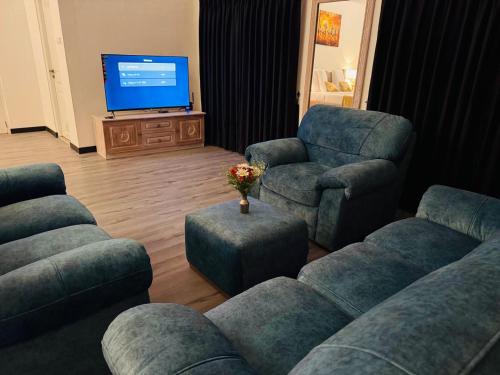 Χώρος καθιστικού στο King Castle Lake Front By Laksam