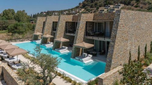 Swimmingpoolen hos eller tæt på Gialova Hills 8