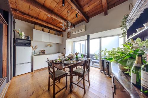 a kitchen and dining room with a table and chairs at Antiques Nagoya Station East -アンティークス名古屋駅東- in Nagoya