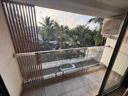 En balkon eller terrasse på The Palm Beach Residency Daman