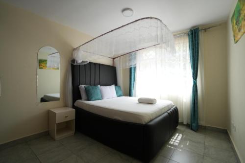 Postel nebo postele na pokoji v ubytování Peaceful Kisumu Haven