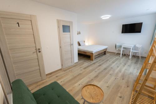 En eller flere senge i et værelse på INLE Homestay