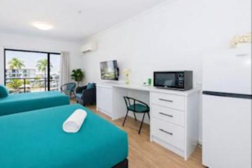 TV a/nebo společenská místnost v ubytování Perfect Position for City and Stadium Access Townsville