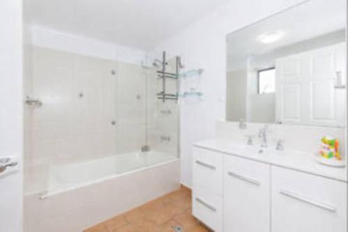 Koupelna v ubytování Perfect Position for City and Stadium Access Townsville