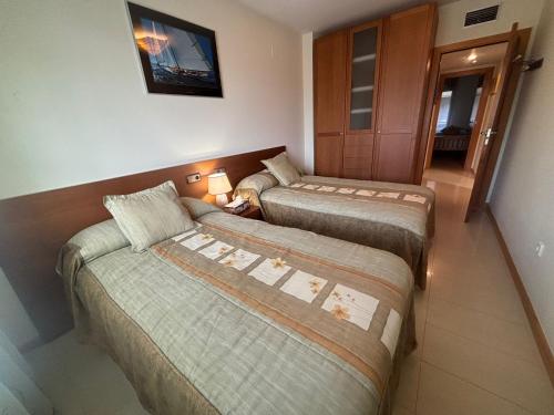 En eller flere senge i et værelse på Apartamento cerca de la playa