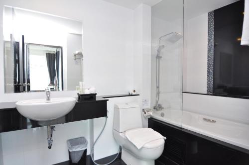 Phòng tắm tại Phuket Seaview Resotel