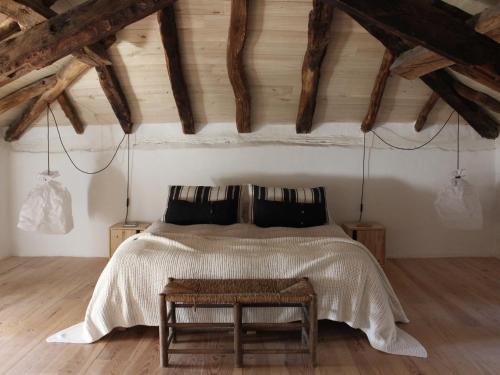 En eller flere senge i et værelse på VESTIGES, ancien corps de ferme rénové selon l'esprit wabi-sabi