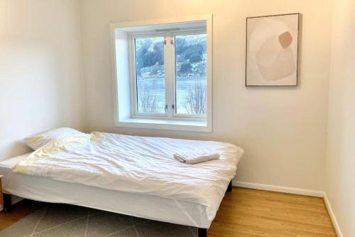 En eller flere senge i et værelse på A pearl in Lofoten