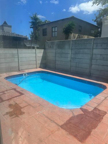 Swimmingpoolen hos eller tæt på Milino Guest House