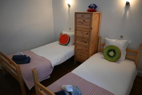 En eller flere senge i et værelse på Villa La Ferrière with swimming pool