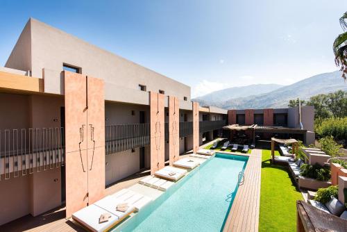 Bazén v ubytování Pilot Amphora Boutique Hotel "Adults Only" nebo v jeho okolí