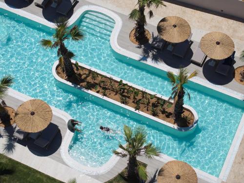 Swimmingpoolen hos eller tæt på Oros Luxury Beach Resort