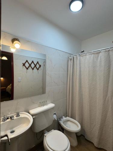 Et badeværelse på Estancia Quillen Lodge - Hosteria