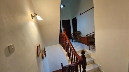 Postel nebo postele na pokoji v ubytování Cozy 2 Private Rooms in Taman Desa with Shared Bathroom