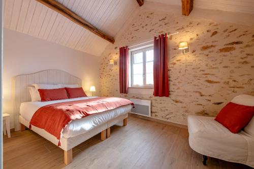 En eller flere senge i et værelse på La Blandynette - rénové et authentique - 3P