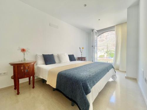 a bedroom with a bed and a large window at Penthouse Jul&Mel in Valle Gran Rey