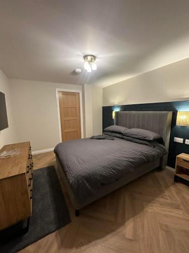 Ένα ή περισσότερα κρεβάτια σε δωμάτιο στο Modern central apartment