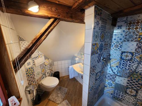 Et badeværelse på charmante Pension zentral