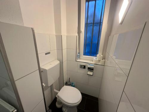 Et badeværelse på XXL-Cologne Cathedral Apartment