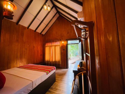 En eller flere senge i et værelse på Sungreen Cottage Sigiriya