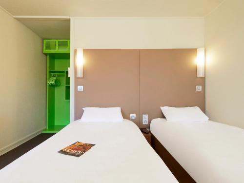 Säng eller sängar i ett rum på Campanile Dijon Sud - Marsannay