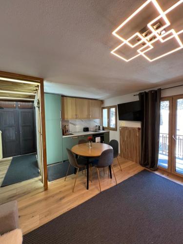 Cosy studio for 4 near ski lift, CRETES B24