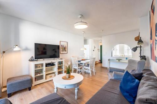 VB Fantastic 3BDR Duplex with large terrace