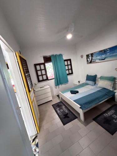 Un pat sau paturi într-o cameră la Manou