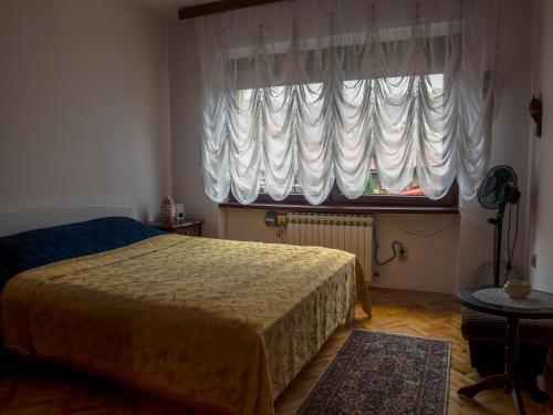 En eller flere senge i et værelse på Apartment Bistrik mahala