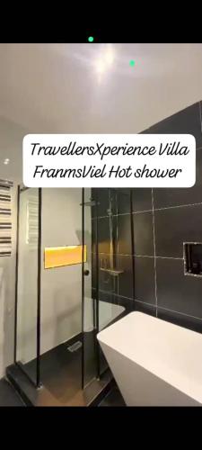 Koupelna v ubytování TravellersXperience Villa FranmsViel
