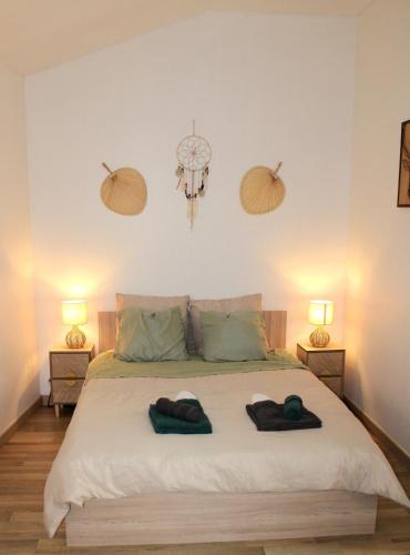 Studio with bedroom near train station