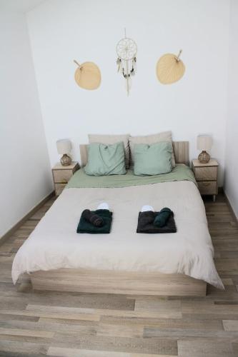 Studio with bedroom near train station