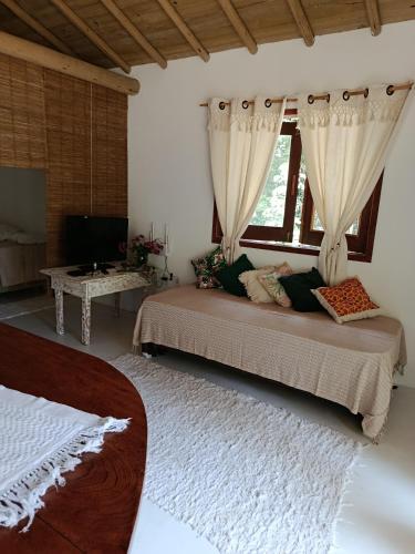 En eller flere senge i et værelse på Casinha Verde- Hospedagem Itaobi - Arraial d Ajuda - Pedra Azul-Estrada da Pitinga