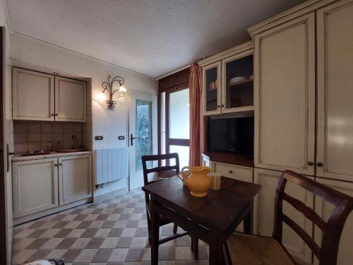 Studio couple 2 pers, ski aux pieds, centre, ascenseur - FR-1-516-226