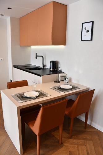 Køkken eller tekøkken på Ira Luxury Apartments