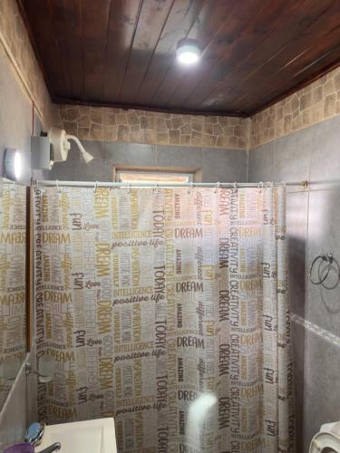 Et badeværelse på Chacra Los Nietos