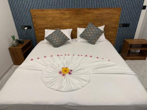 En eller flere senge i et værelse på Havaa Inn Dhangethi