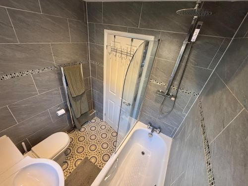 Et badeværelse på Adrian Cottage