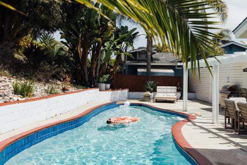 Bazén v ubytování Palm Pool Grove - Luxury rental close to beach nebo v jeho okolí